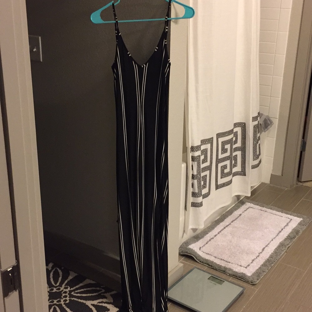 Lulus black and white maxi dress size xs
